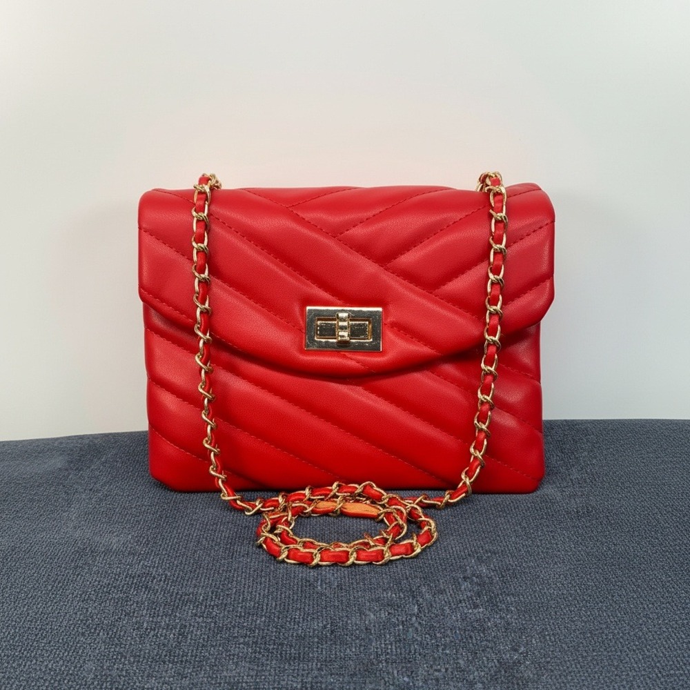 HSJ Red Quilted PU Leather Shoulder Bag Gold Turn Lock Chevron Crossbody Purse‎